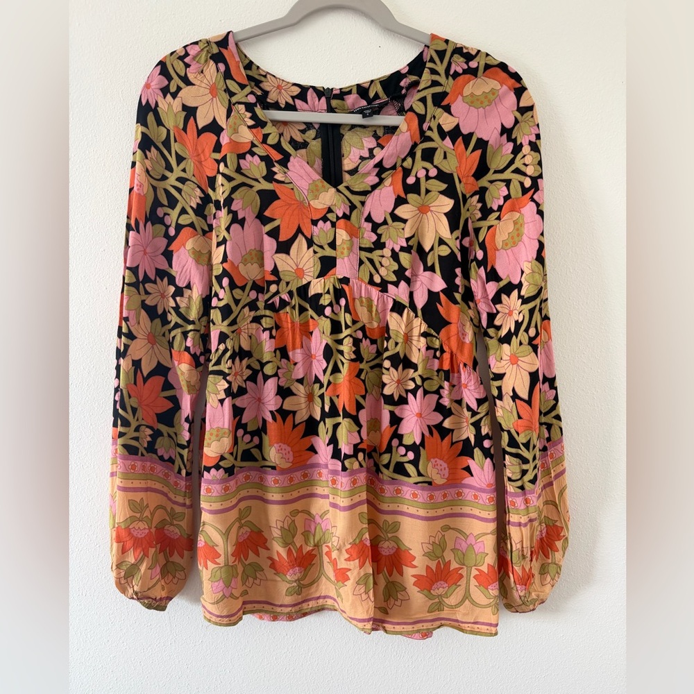 Mittoshop Boho Indie Rayon V-neck Floral Black, Pink, and orange blouse- small